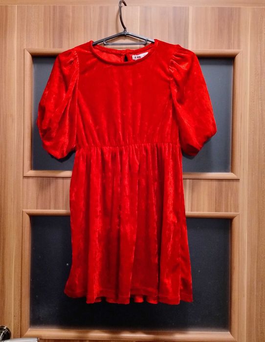 Nowa sukienka świąteczna rozm. 140