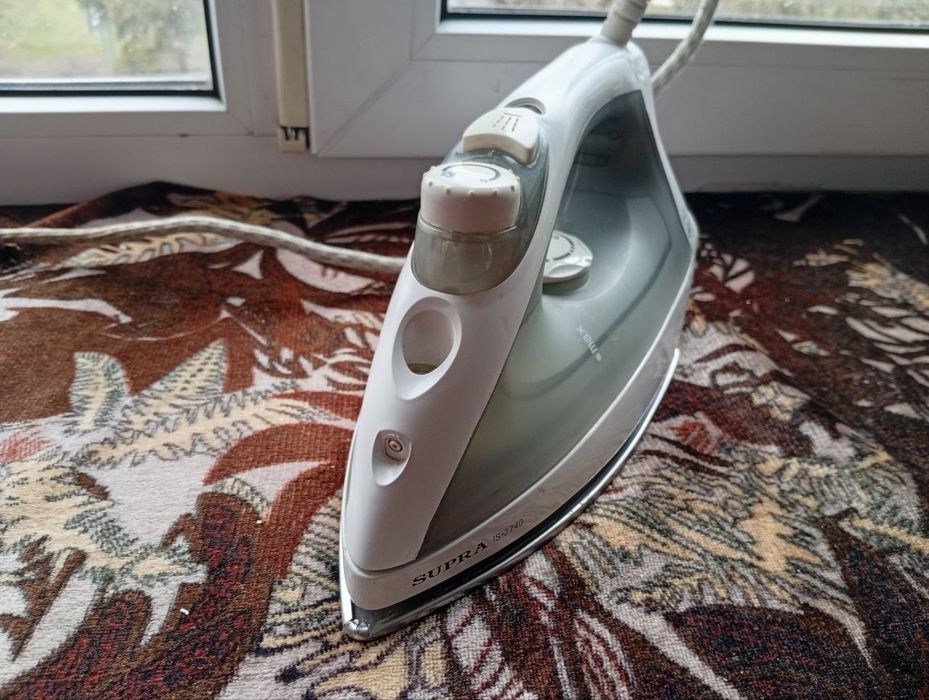 Утюг SUPRA IS-2740PS
