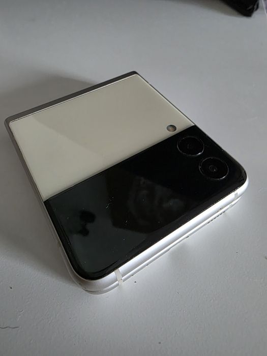 Samsung Z Flip 3 Bege