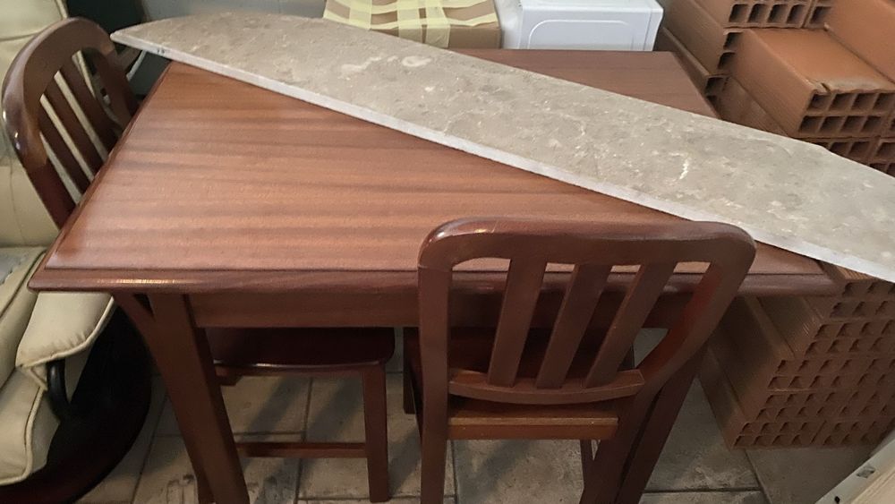 Conjunto de mesa e 4cadeiras