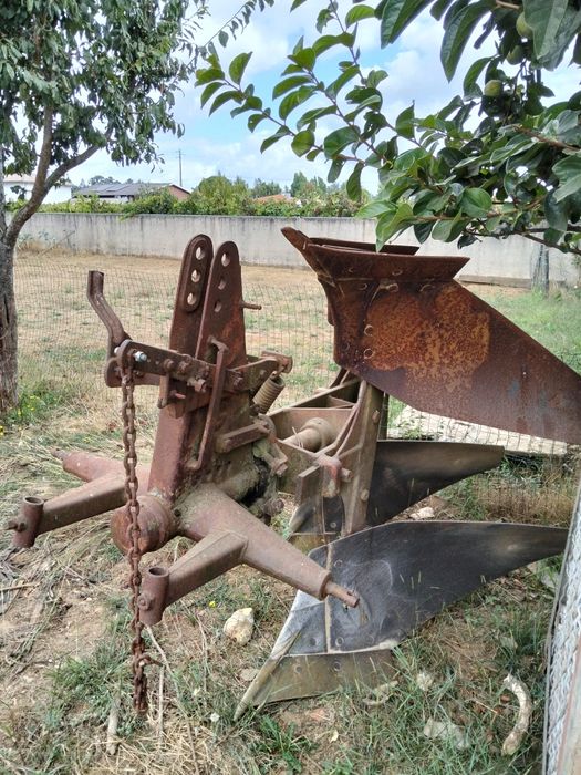 Vendo charrua de dois ferros