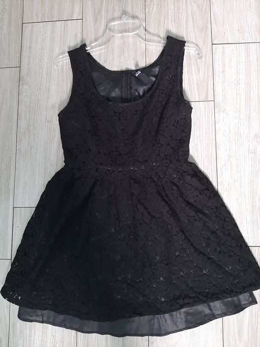 Sukienka letnia na codzien krótka czarna z koronki