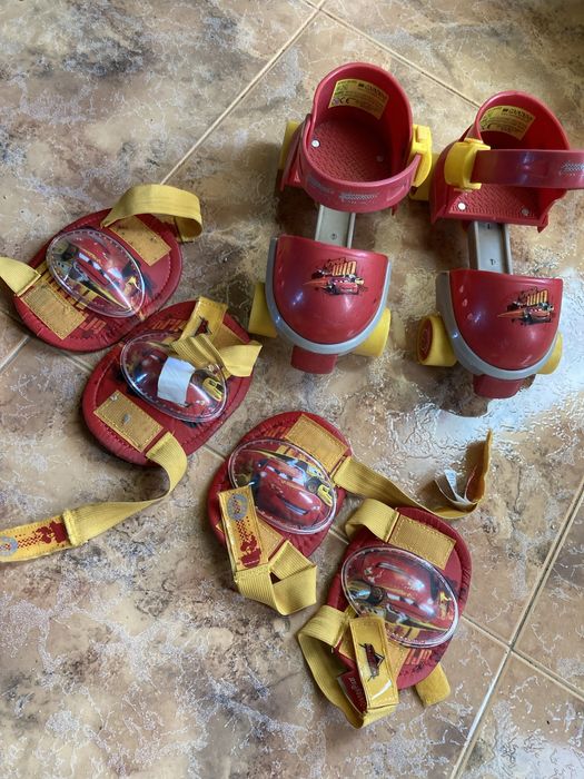 Patins de criança como novos do Cars