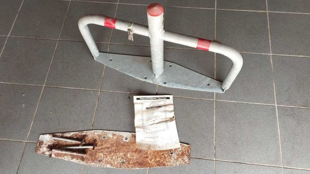 Barreiras e Pilaretes de Estacionamento - Com Fecho de Chave e Argolas para Cadeado