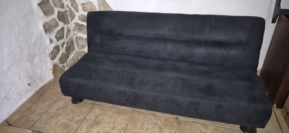 Sofá cama preto usado
