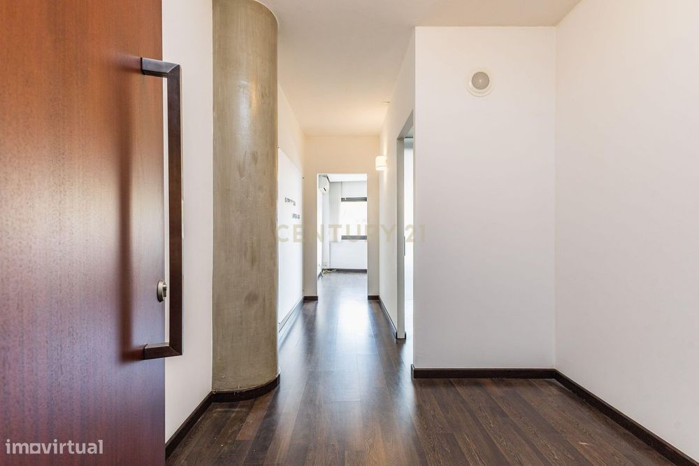 Escritório no Edifício D. Dinis – Centro de Leiria – 42,5 m²
