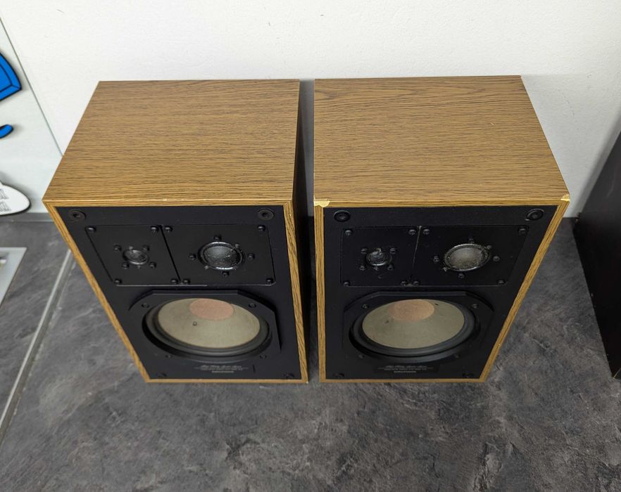 GRUNDIG Box 660a. 3-х смугова полична акустика.