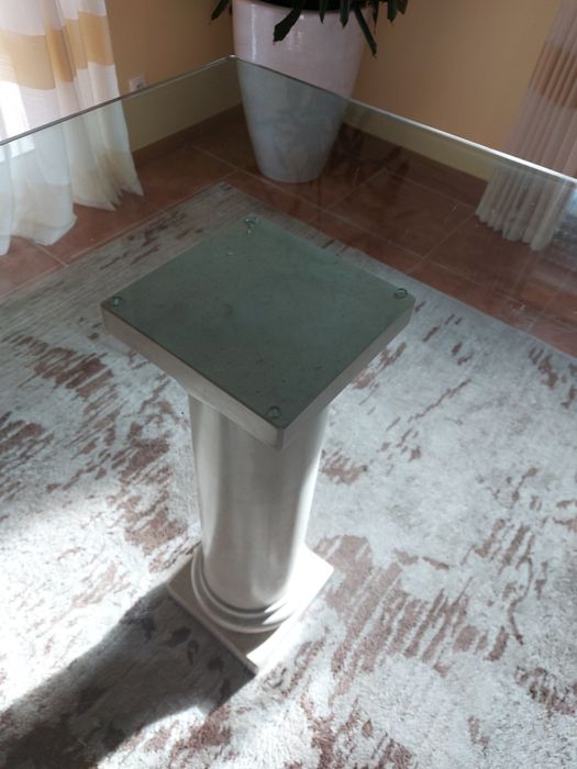 Mesa de jantar em vidro e pedra