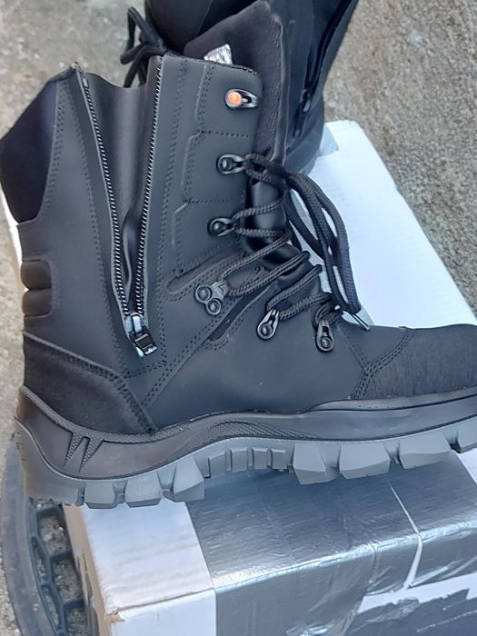 Botas de segurança Gaston Mille pretas com biqueira de fibra de vidro.