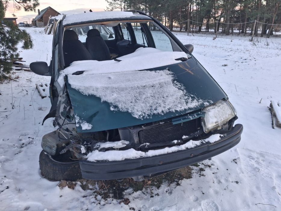 Sharan w całości na części