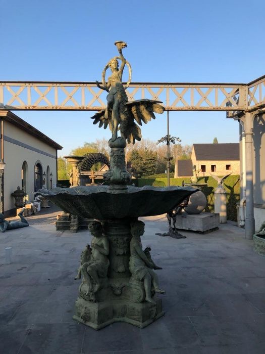 Fontanna  Pałacowa  fontanna z brązu H 345cm