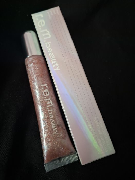 Błyszczyk powiększający usta by r.e.m.beauty