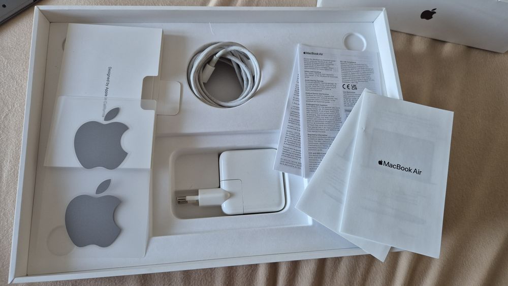 Macbook Air M1 13.3 8/256gb zadbany