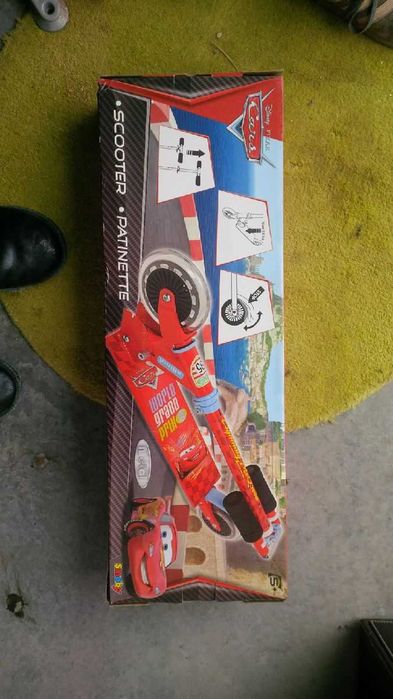 patinete usada Frozen e CARS