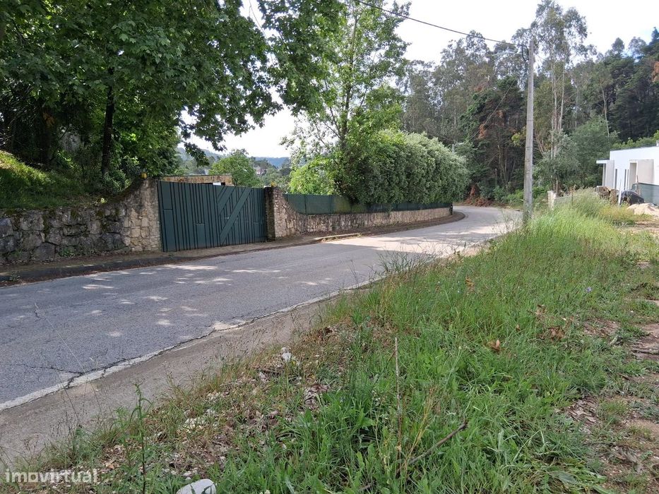 Terreno com 12.300 m² em zona tranquila a minutos de Coimbra