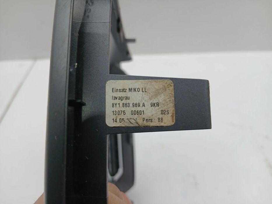 Moldura da consola central / rádio / aro AUDI A3 Sportback (8YA)