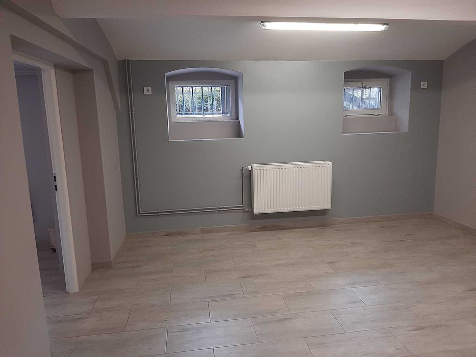 Lokal po remoncie w podpiwniczeniu do wynajęcia w Centrum