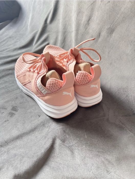 Продам кросівки красивий колір