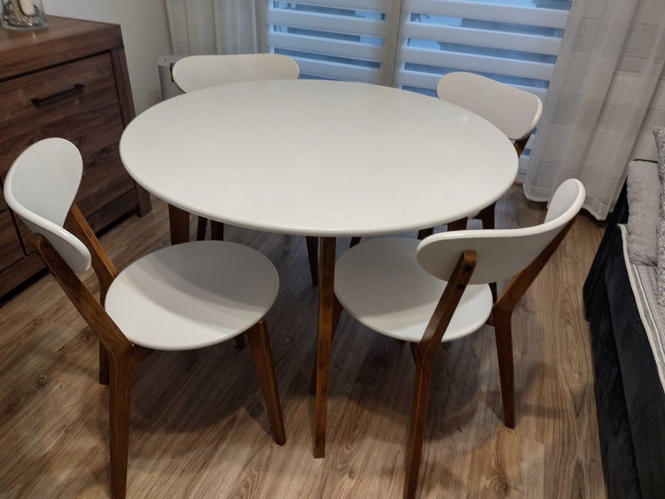Sprzedam stół kuchenny + 4 krzesła