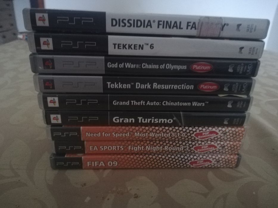 Capas de jogos PSP praticamente novas