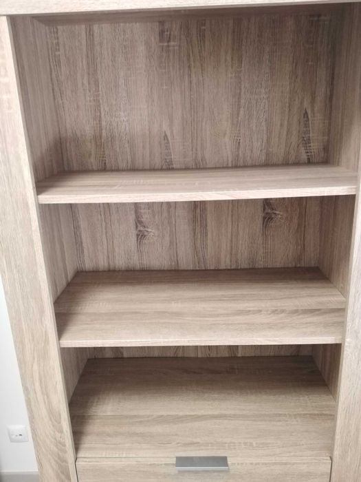 Estante de sala e Um aparadador