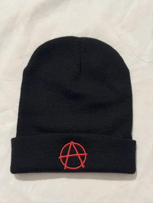 Punkrockowa czapka z haftowaną anarchią / dzianinowa