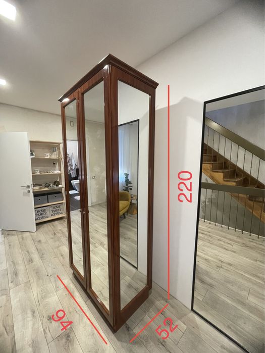 Продам дзеркальну шафу