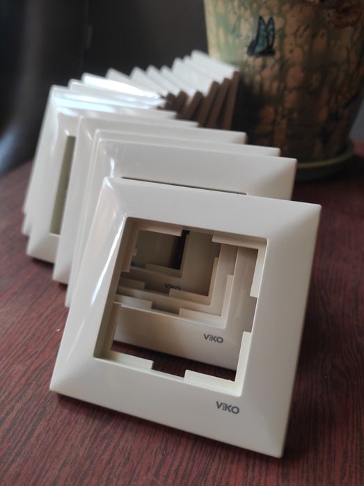 Накладка розетки Viko 329101 нова