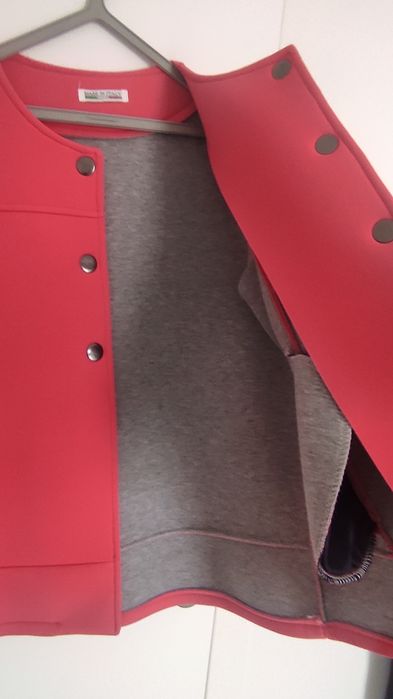 Blazer Rosa praticamente novo, usado 5 vezes no máximo. 
Mangas em bal
