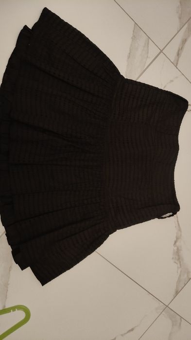 Piękna czarna spódnica Karen Millen
