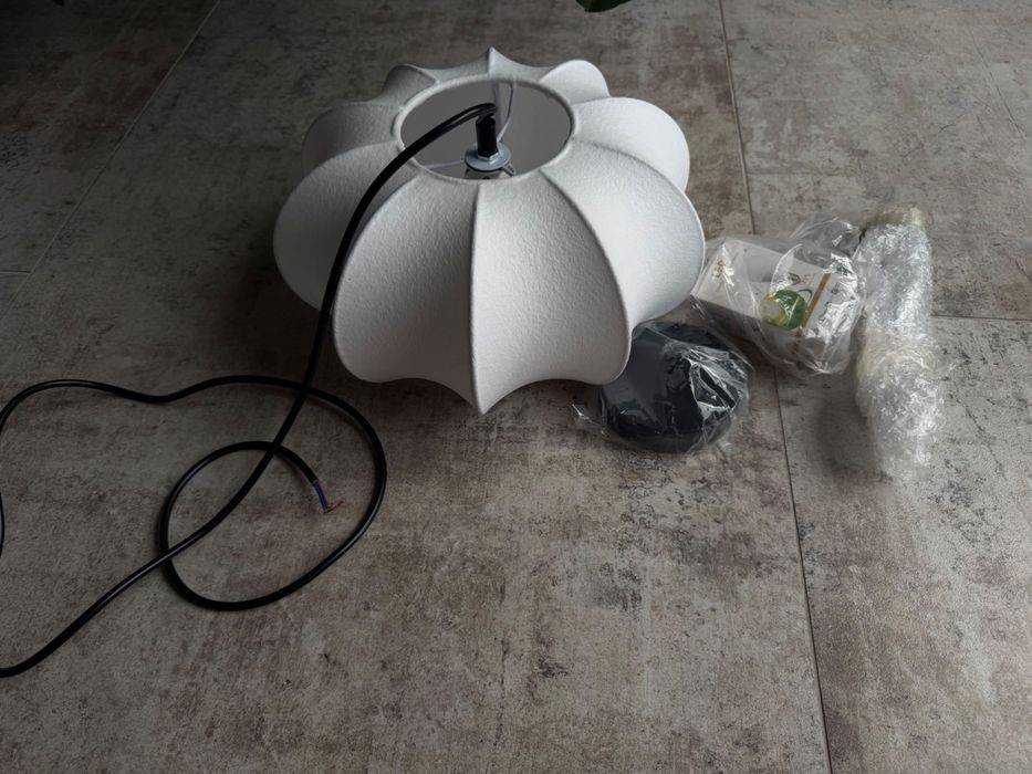 Lampa materiałowa