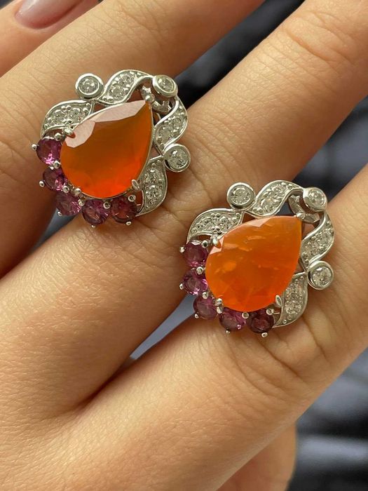 Серьги из оранжевого сердолика, граната и циркония, серебро 925 пробы