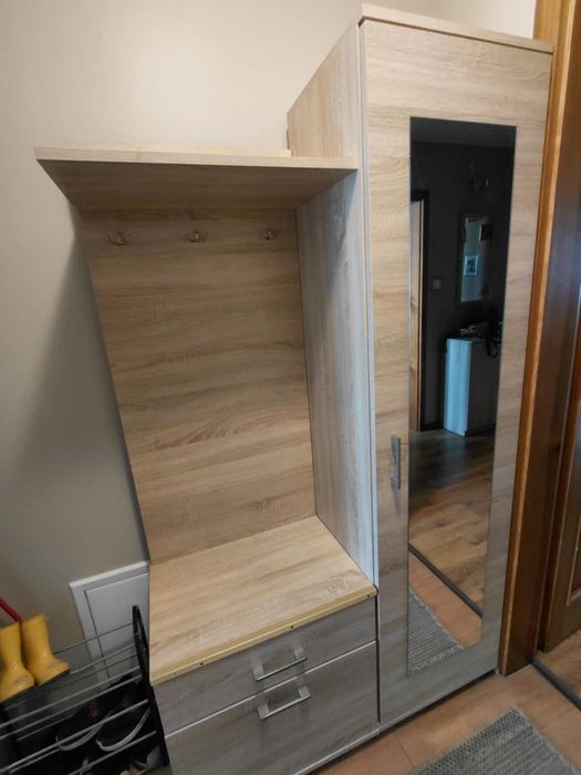 Sprzedam szafę z lustrem do przedpokoju