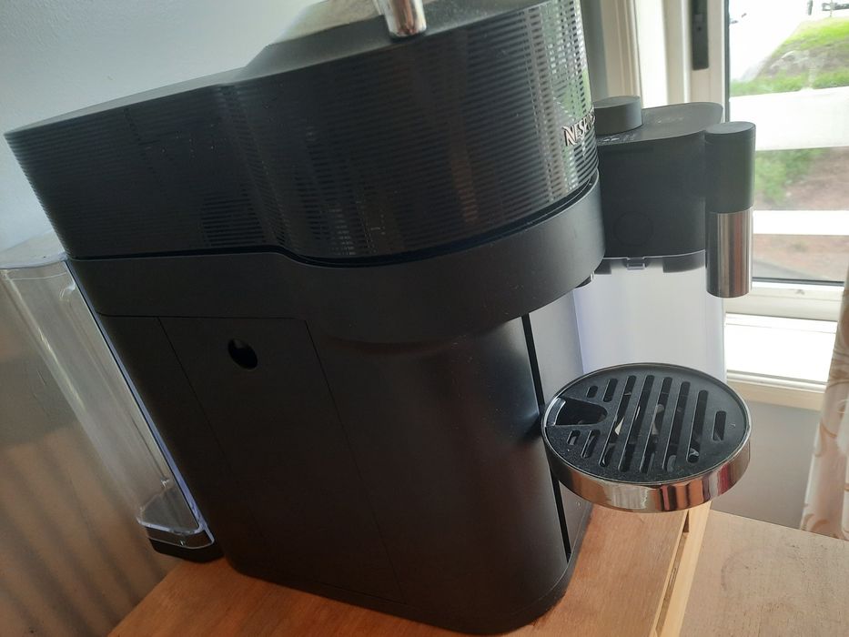 Maquina de Café Nespresso gran Lattissima