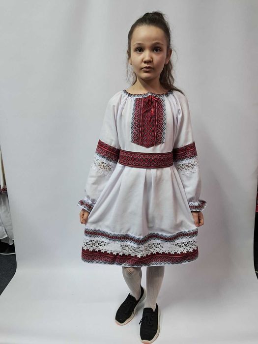 Вишиванка сукня та костюм на дівчинку.