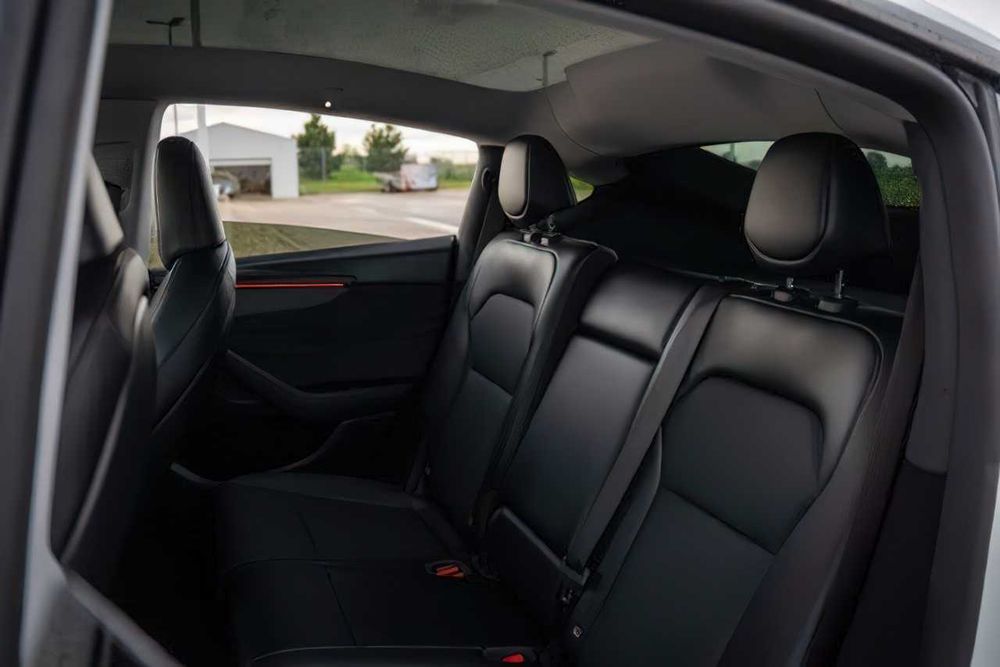 Tesla Model Y Long Range      2026