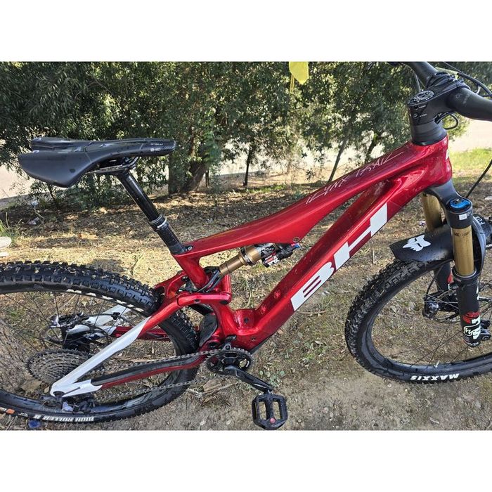 Bh eletrica semi nova s carbono super equipada