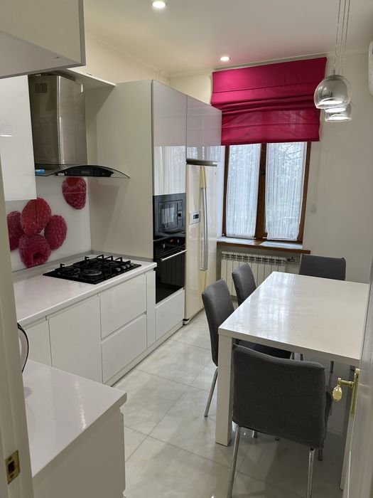 Космос Люкс посуточно 2 к. кв