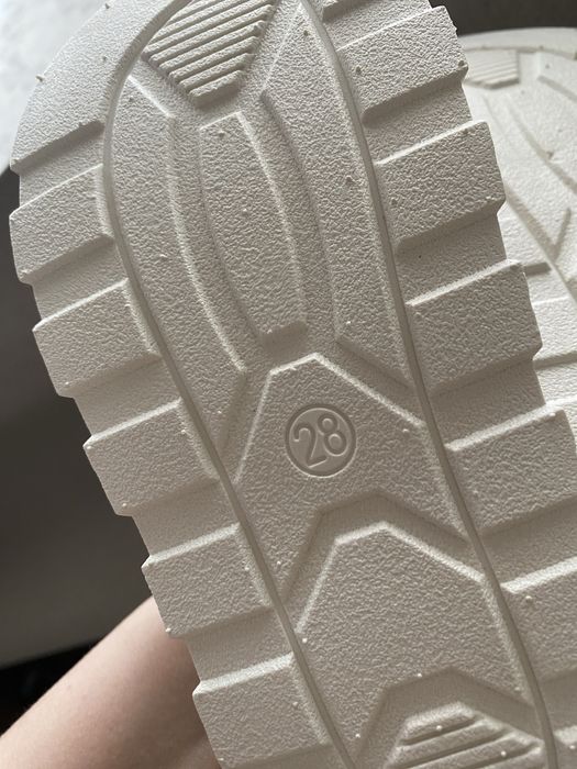 Продам босоніжки нові 28 розмір