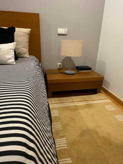 2 Mesinhas de cabeceira de quarto  (carvalho)