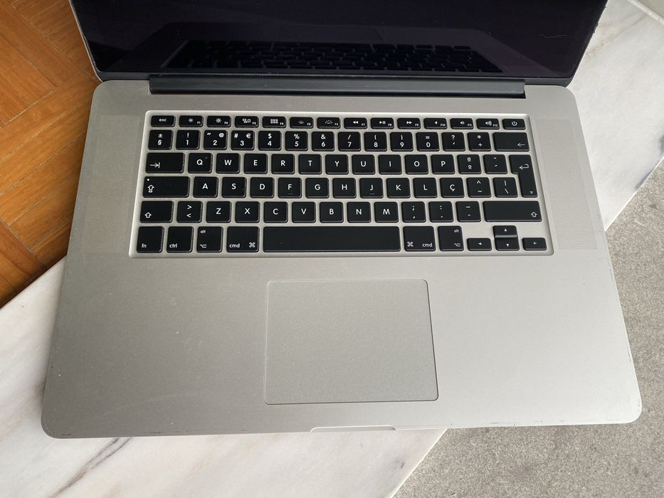 MacBook Pro Retina 15” (Mid 2012) – Core i7 / 256GB SSD