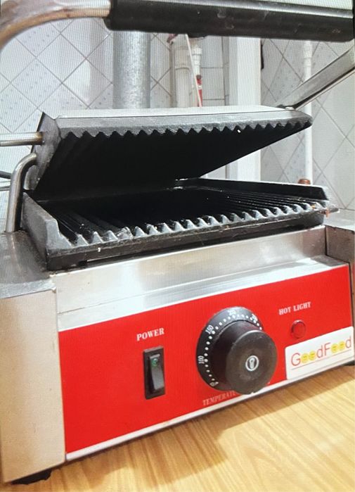 Гриль контактний GoodFood ECG10