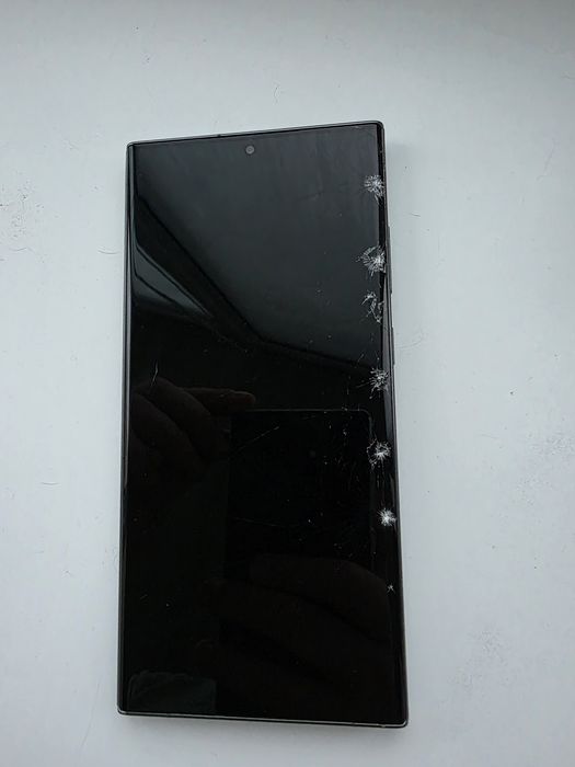 Samsung Galaxy S23 Ultra 8/256 разбит экран