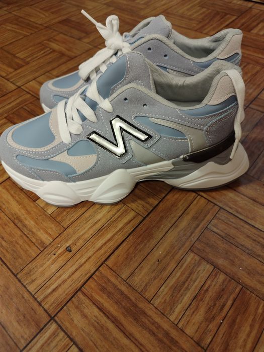 Кросівки    нові