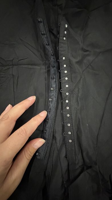 Camisa preta sem mangas
