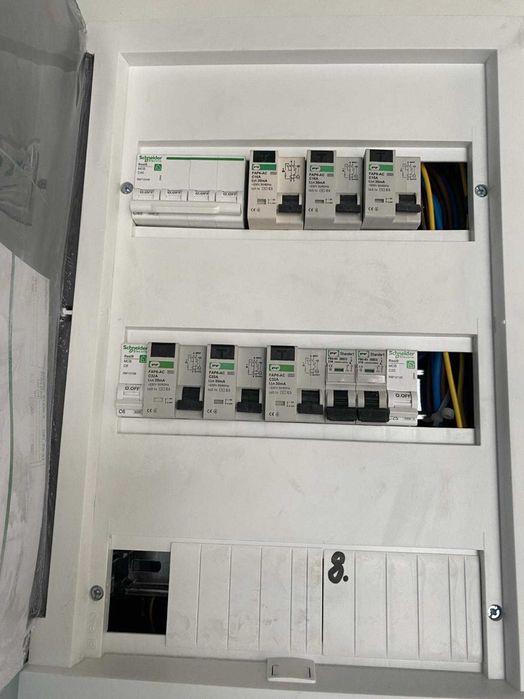 Простора двокімнатна квартира з наповненням (ремонтом)на Незалежності