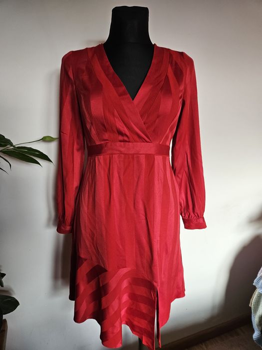 Czerwona sukienka rozmiar M Lipsy London