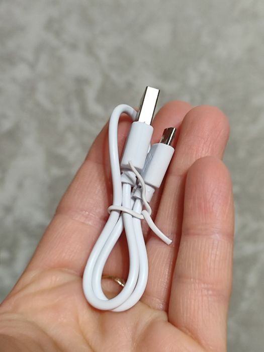 Ультразвуковий скрабер для чистки обличчя.