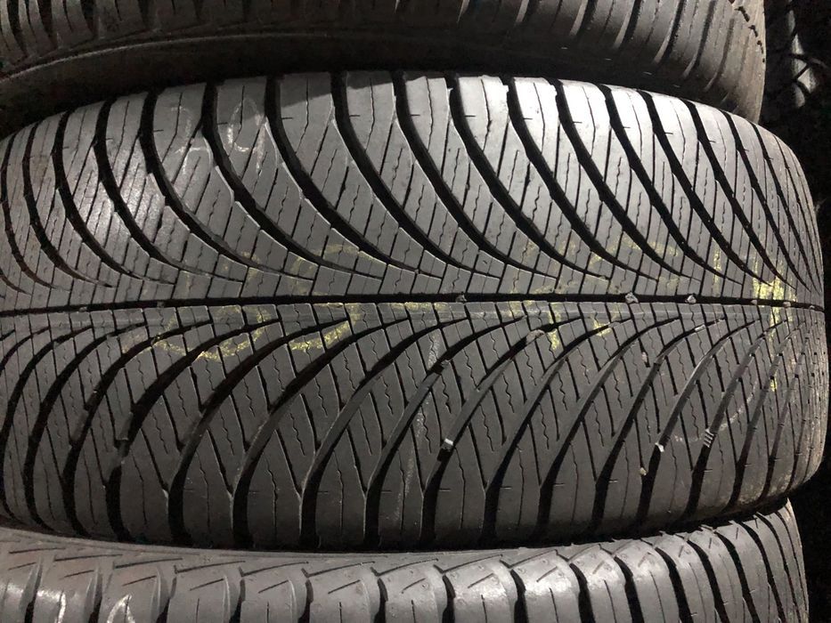 235/45 19 GoodYear Vector 4 Season шини всесехонні