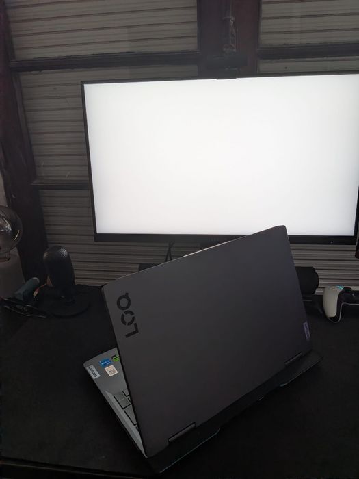 Portátil Gaming Lenovo LOQ 15IRH8-262